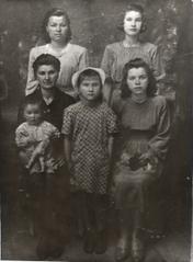 Никулина Надежда Аркадьевна со своими детьми во время второй Мировой Войны